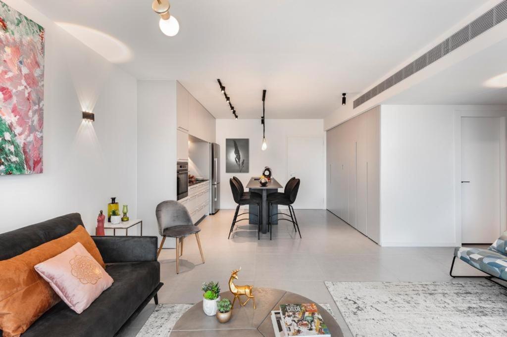 Yefet - By Beach Apartments Tlv テル・アビブ エクステリア 写真